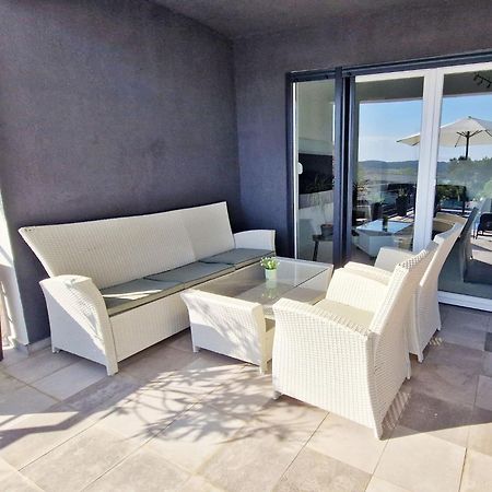 Villa Pura Vida With Sea View Pula Exteriör bild